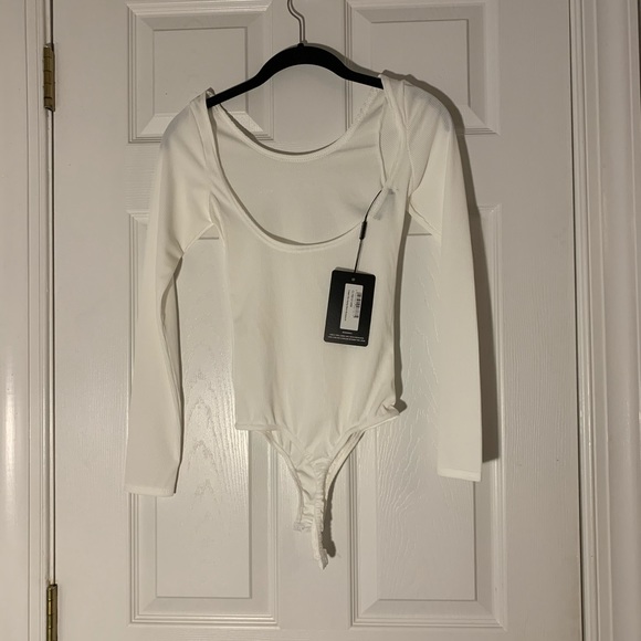 Pretty Little Thing Cream Rib Scoop Back Bodysuit - Picture 2 of 2